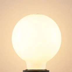 LED-pære E27 8W 2.700K G95 Globe, dæmpbar, opal