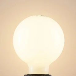 LED-pære E27 4 W 2.700 K G95 globe dæmpes opal, 2