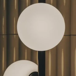 LEDS-C4 LED-gulvlampe Perlina, højde 170 cm, sort, stål