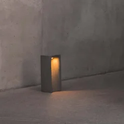 LED-sokkellampe Grot, 3000K, grå, beton, IP55, højde 40 cm