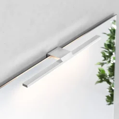 LED-spejlbelysning Triga IP44, krom, 40 cm, 3.000K
