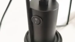 Lindby bordlampe Tharion, sort, metal, Ø 15,4 cm