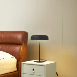 Lindby Edion bordlampe, sandsort, metal