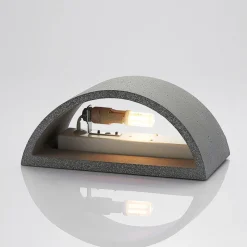 Lindby Edvin væglampe af beton, halvrund
