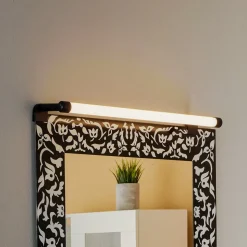 Lindby Eleri LED-spejllampe, sort