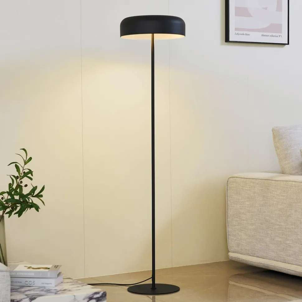 Lindby gulvlampe Edion, sort, metal