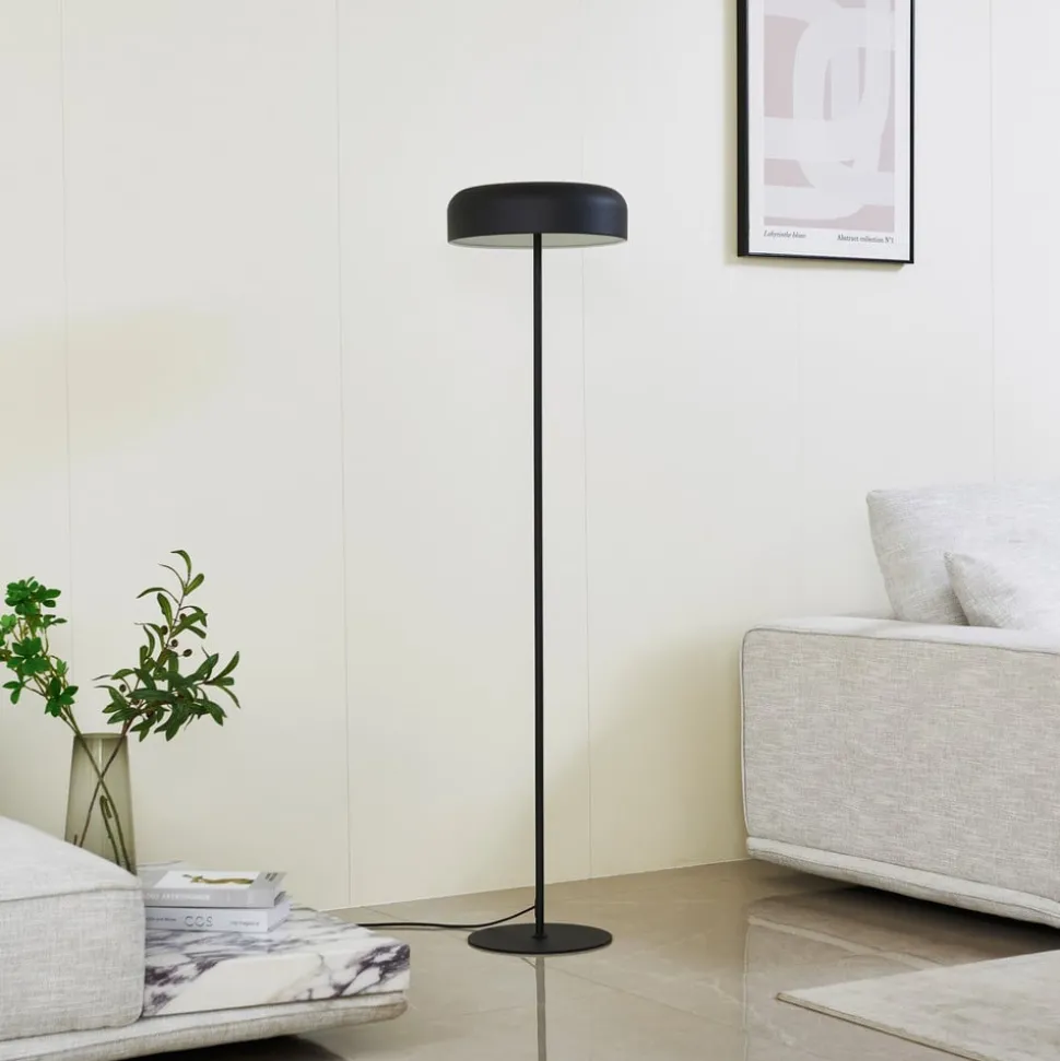 Lindby gulvlampe Edion, sort, metal
