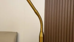 Lindby gulvlampe Elaina, messingfarvet, 162 cm, fleksibel, E14