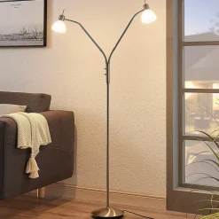 Lindby gulvlampe Gwendolin, 160 cm, nikkelfarvet, 2 lyskilder.