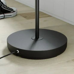Lindby gulvlampe Karoli, sort, 156 cm, metal, fleksibel arm