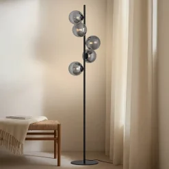 Lindby gulvlampe Orbelia, sort, 5 lyskilder, glas