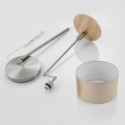 Lindby gulvlampe Zinia, nikkelfarvet, hylde, USB-tilslutning