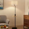 Lindby gulvlampe Zinia, sort, hylde, USB-tilslutning