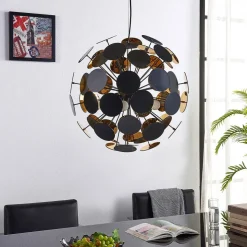 Lindby hængelampe Kinan, Ø 54 cm, sort, guld, metal