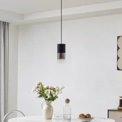 Lindby hængelampe Svante, 1 lyskilde, sort, glas, Ø 10cm