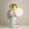 Lindby Kosmo bordlampe, hvid/guld, keramik, glas