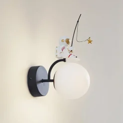Lindby Kosmo væglampe, plast, astronaut, 30 cm høj