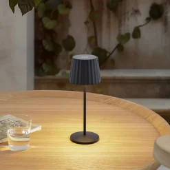 Lindby LED-batteridrevet bordlampe Esali, sort, metal, IP65