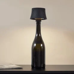 Lindby LED-bordlampe Linor, sort, USB, touch-dimmer