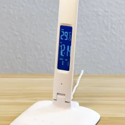 Lindby LED-bordlampe Ludmilla, højde 34 cm, hvid, display