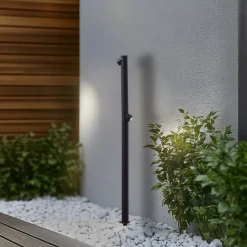Lindby LED-gadelampe Luzian, højde 120 cm, sort, jordspyd