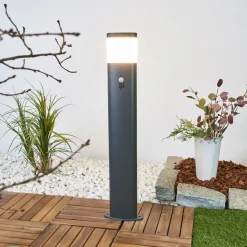 Lindby LED-gadelampe Marius, 80 cm, antracit, sensor