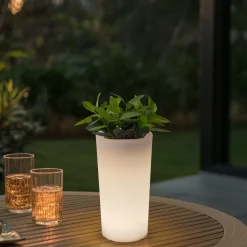 Lindby LED genopladelig blomstervase Florista, RGB, IP54, Ø 12cm, hvid