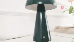 Lindby LED genopladelig bordlampe Nevijo, grøn, Ø20 cm, USB, dæmper