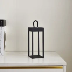 Lindby LED genopladelig bordlampe Iruna, sort, metal, 27 cm, dæmpbar.