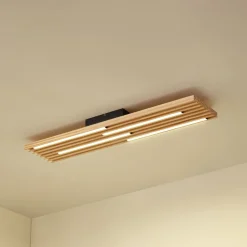 Lindby LED-loftlampe Madero, fyrretræ, 90 cm x 20 cm