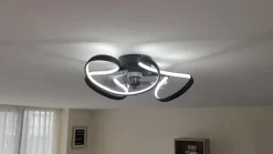 Lindby LED-loftventilator Lomata, sort, støjsvag, Ø 23 cm