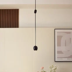 Lindby LED-pendellampe Lumaro, sort,Ø6,2 cm,48V,dæmpbar