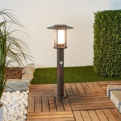 Lindby LED-sokkellampe Pavlos, 55 cm, rustfarvet, sensor