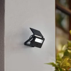 Lindby LED-solcellelampe til vægmontering Rikard, sort, stål