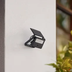 Lindby LED-solcellelampe til vægmontering Rikard, sort, stål