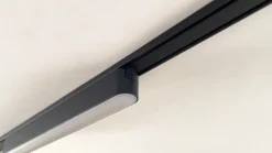 Lindby LED-strip 48 V Lumaro,sort,10W,plast,dæmpbar