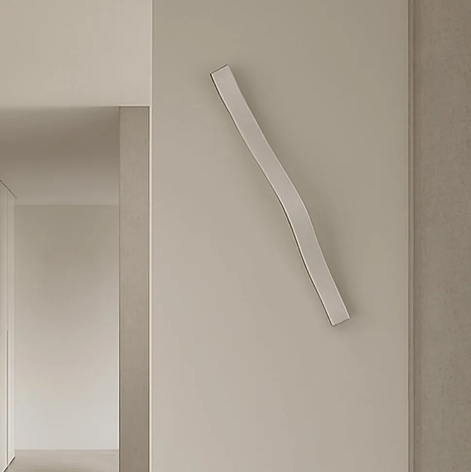 Lindby LED-væglampe Alvon, sølv, højde 50 cm, metal