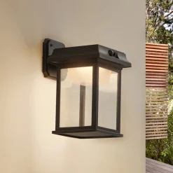 Lindby LED-væglampe Latarka, højde 27,5 cm, sensor