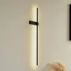 Lindby LED-væglampe Natsumi, sort, aluminium, 90 cm