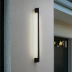 Lindby LED-væglampe Neano, 90 cm, sort, metal, IP54