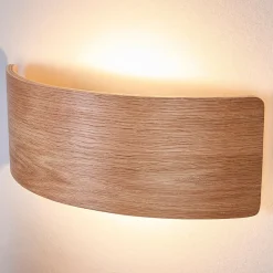 Lindby LED-væglampe Rafailia, bredde 33 cm, træ, 3.000K