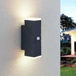 Lindby LED-væglampe Sally, 22 cm, antracit, IP54, sensor