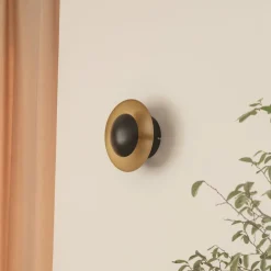 Lindby LED-væglampe Tiama, metal, sort/guld, Ø 20 cm