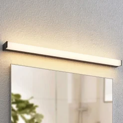 Lindby LED-væglampe til badeværelset Ulisan, 89 cm, sort, kantet