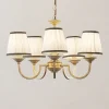 Lindby lysekrone Lumiel, 5-lys, creme/messing, tekstil
