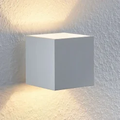 Lindby Mirza væglampe i aluminium, kantet, hvid