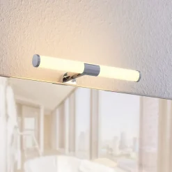 Lindby Naili LED-spejllampe, krom