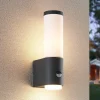 Lindby Okari udendørs væglampe med sensor, lige