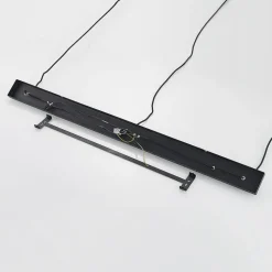 Lindby pendellampe Tarjei, 146 cm lang, sort/guld, metal