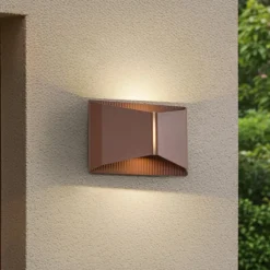 Lindby udendørs LED-væglampe Anlira, brun, op og ned, IP65